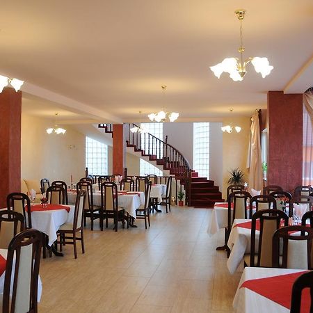 Pension Rozeclas Орадя Экстерьер фото