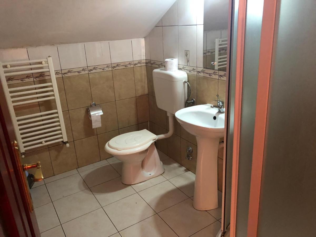 Pension Rozeclas Орадя Экстерьер фото