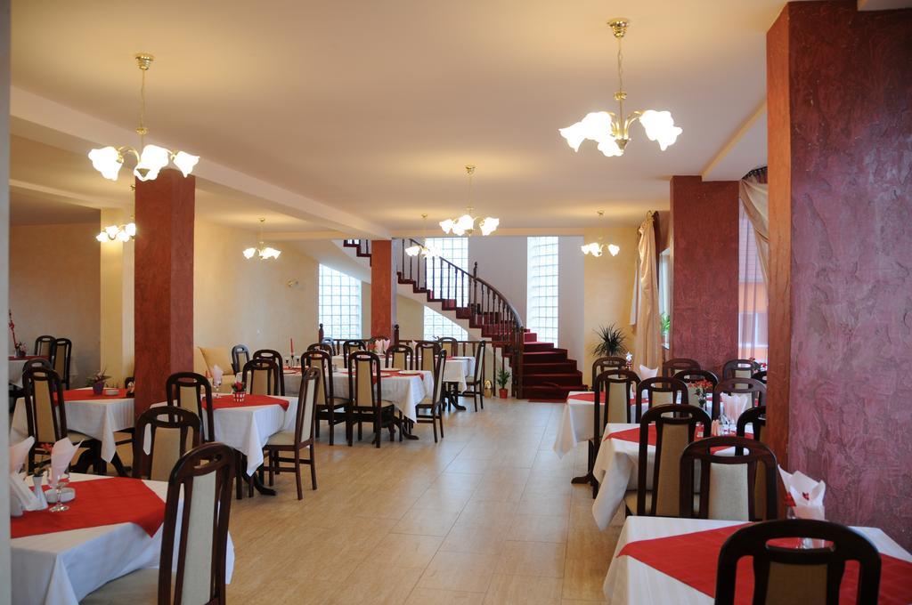 Pension Rozeclas Орадя Экстерьер фото