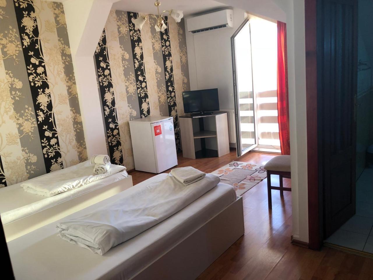 Pension Rozeclas Орадя Экстерьер фото