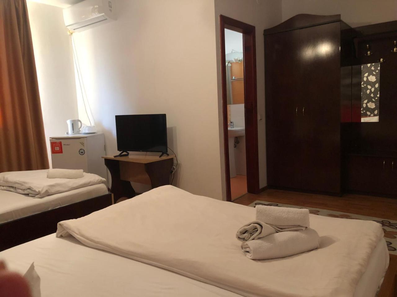 Pension Rozeclas Орадя Экстерьер фото