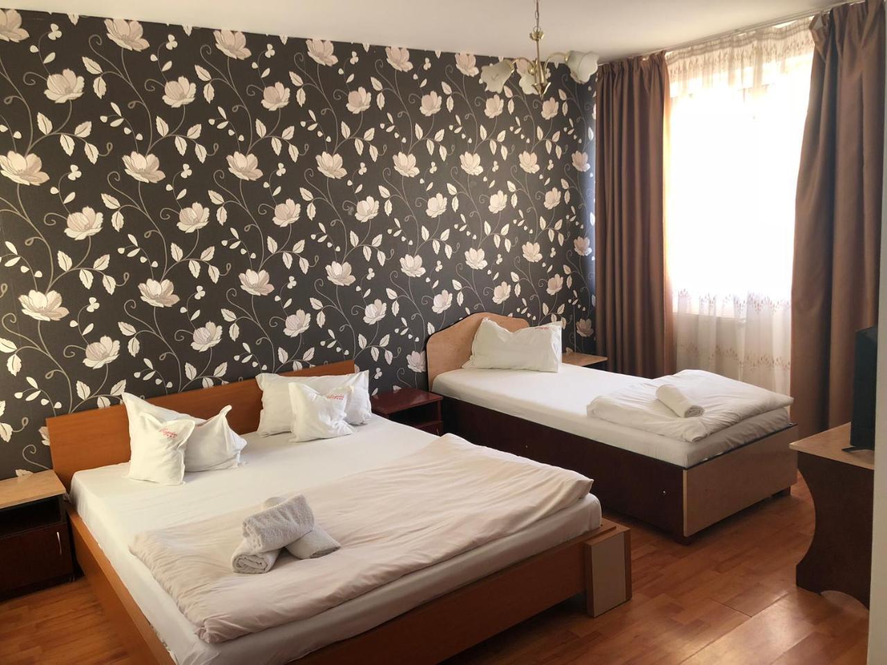 Pension Rozeclas Орадя Экстерьер фото